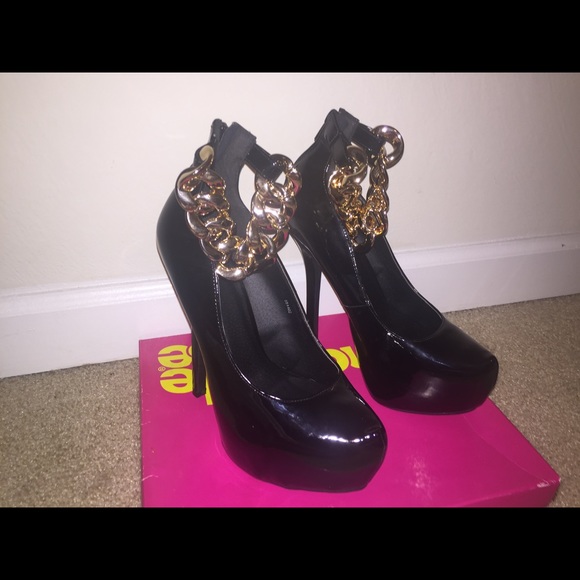 Shiny Black High Heels &Gold Chain - Picture 2 of 6
